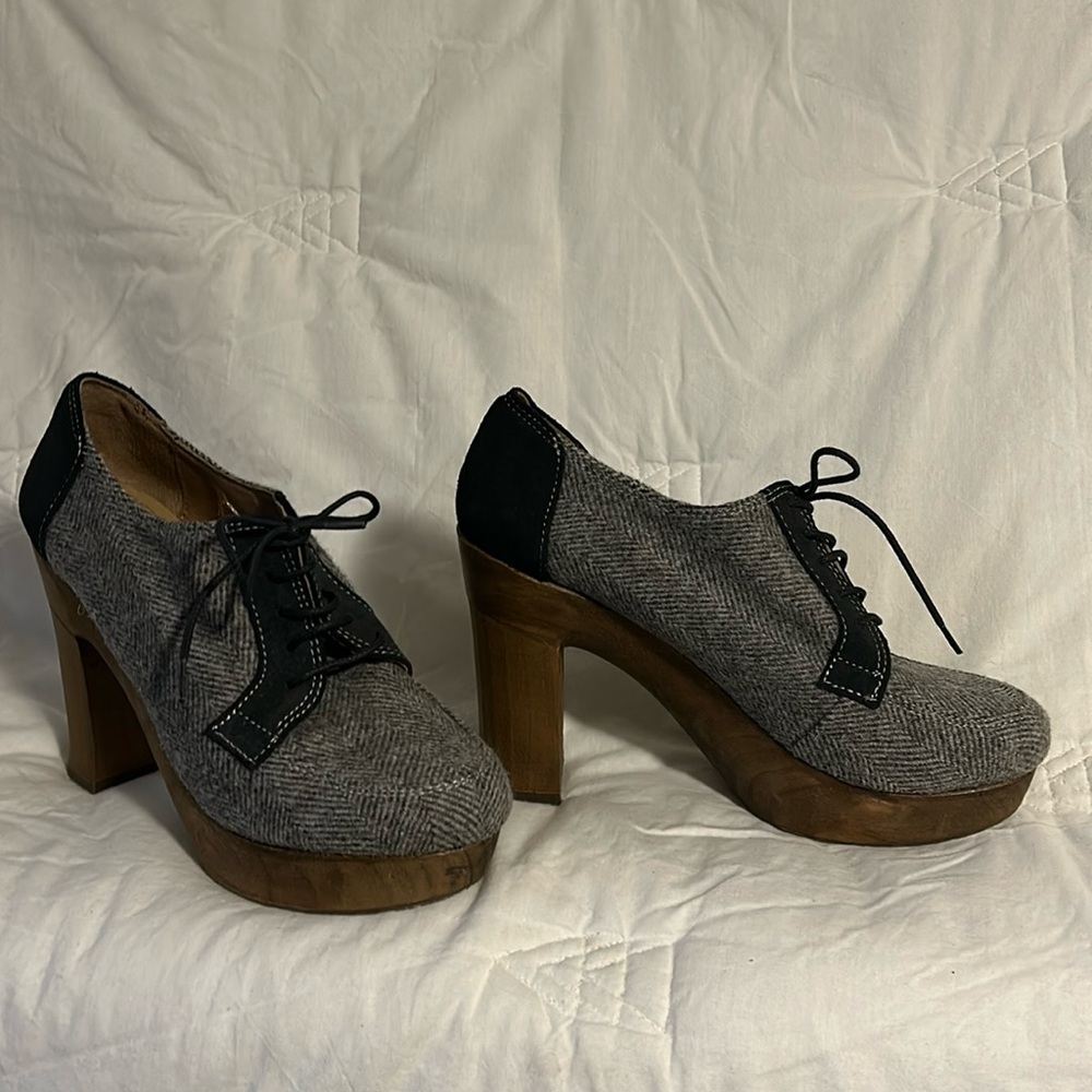 Stylish Gray and Black Platform Oxfords